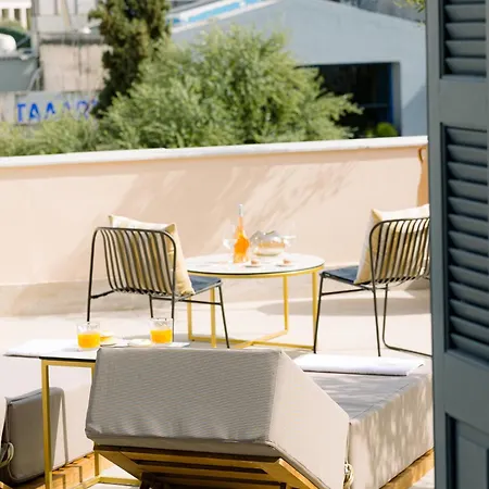 La Divina Aparthotel *
